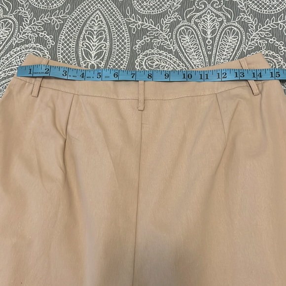 Shorts - Picture 3 of 4